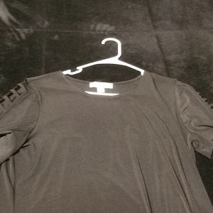 Short sleeve/slots in sleeve